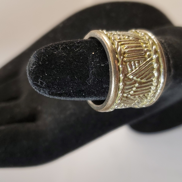 Unusual Silver ring - Picture 2 of 6